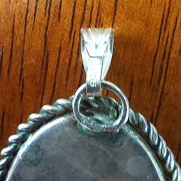 Vintage Avanturine Cabushon Pendant in Silver Bezzel. 2" - Picture 8 of 8